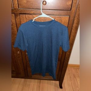 Men’s color tee